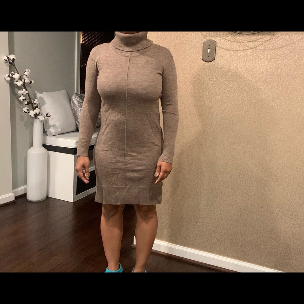 CLEARANCE Cynthia Rowley super cute dress color Brown size Small